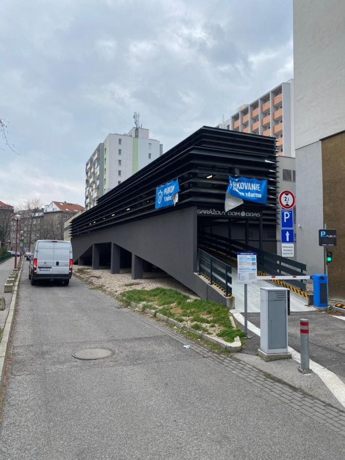 Sweet Home By Zoom Apartments Bratislava Luaran gambar